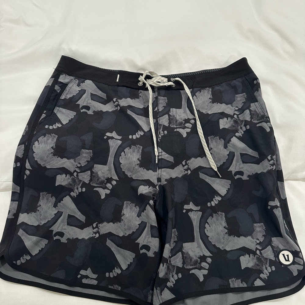 Men's Vouri Black and Gray abstract Board Shorts. Size 33